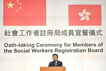 The Secretary for Labour and Welfare, Mr Chris Sun, today (July 5) officiated at the Oath-taking Ceremony for Members of the Social Workers Registration Board at the Central Government Offices. Photo shows Mr Sun speaking at the ceremony. 