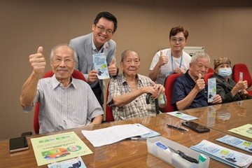 To assist Hong Kong residents aged 60 or above in applying for JoyYou Cards so that they can continue to enjoy the Government Public Transport Fare Concession Scheme for the Elderly and Eligible Persons with Disabilities starting from August 25, eight temporary JoyYou Card application service centres on Hong Kong Island, in Kowloon and in the New Territories have been set up. The Under Secretary for Labour and Welfare, Mr Ho Kai-ming, today (July 18) visited the centre at Leighton Hill Community Hall. Photo shows Mr Ho (back row, left) and senior citizens applying JoyYou Cards.