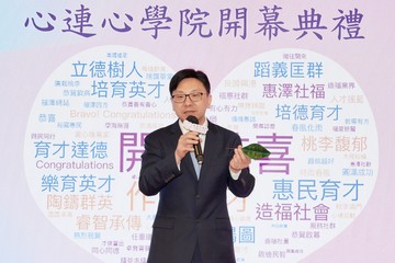 行政长官李家超今日（八月二十二日）出席香港社福界心连心大行动（心连心）举办的「心连心学院」开幕典礼暨「惠民生‧暖民心」研讨会。劳工及福利局局长孙玉菡亦一同出席。图示孙玉菡在典礼上致辞。