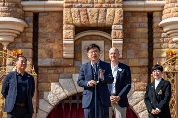 The Secretary for Labour and Welfare, Mr Chris Sun, officiated at Magical Celebration for International Day of Persons with Disabilities (IDPD) 2024 and Hong Kong China Paralympic Delegation