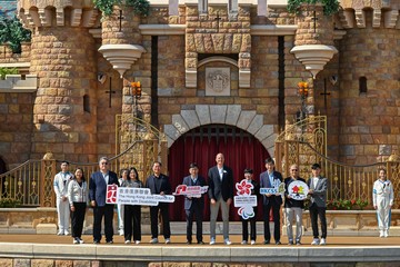 The Secretary for Labour and Welfare, Mr Chris Sun, officiated at Magical Celebration for International Day of Persons with Disabilities (IDPD) 2024 and Hong Kong China Paralympic Delegation