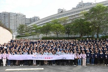 The Secretary for Labour and Welfare, Mr Chris Sun, officiated at the launch ceremony of an exchange tour to Guangzhou for staff of social welfare organisations of Hong Kong today (December 4). The Under Secretary for Labour and Welfare, Mr Ho Kai-ming, and the Director of Social Welfare, Miss Charmaine Lee, also officiated at the ceremony. Photo shows Mr Sun (front row, ninth right); the Deputy Director-General of the Department of Social Affairs of the Liaison Office of the Central People