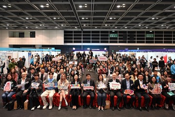 The Secretary for Labour and Welfare, Mr Chris Sun, officiated at a kick-off ceremony on enhancements of the youth employment services, and an appreciation ceremony of the Greater Bay Area Youth Employment Scheme and the Youth Employment and Training Programme this afternoon (February 15). Mr Sun (first row, centre), the Permanent Secretary for Labour and Welfare, Ms Alice Lau (first row, sixth left) and the Commissioner for Labour, Ms May Chan (first row, sixth right), pictured with other guests and participants of the programmes.