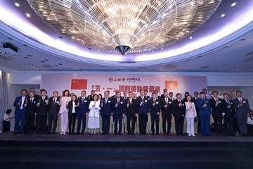 The Chief Executive, Mr John Lee, attended the International Labour Day reception hosted by the Hong Kong Federation of Trade Unions (HKFTU) today (April 28). Photo shows (from front row, seventh left) the Director-General of the Social Work Department of the Liaison Office of the Central People