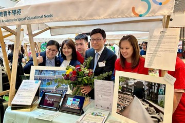 The Secretary for Labour and Welfare, Mr Chris Sun, officiated at the Jockey Club Collaborative Project for Inclusive Employment Kick-off Ceremony cum Market Fair 2025 this afternoon (May 2). Photo shows Mr Sun (fourth left) visiting the market fair.