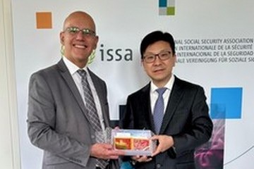 The Secretary for Labour and Welfare, Mr Chris Sun, arrived in Geneva, Switzerland, on June 4 (Geneva time) to attend the 113th Session of the International Labour Conference. Photo shows Mr Sun (right) presenting a souvenir handmade by persons with intellectual disabilities to the Secretary General of the International Social Security Association, Mr Marcelo Abi-Ramia Caetano (left), after a bilateral meeting on June 5 morning (Geneva time).