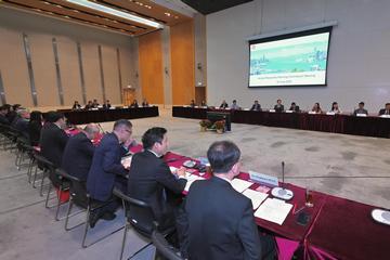 The Chief Secretary for Administration, Mr Chan Kwok-ki (seventh right), today (June 16) chaired the second meeting of the fourth-term Human Resources Planning Commission.