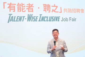 The Under Secretary for Labour and Welfare, Mr Ho Kai-ming, officiated at the appreciation ceremony of the Talent-Wise Inclusive Job Fair today (June 26). Photo shows Mr Ho speaking at the ceremony.