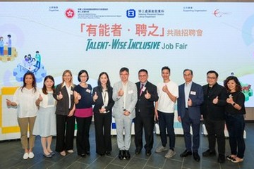 The Under Secretary for Labour and Welfare, Mr Ho Kai-ming, officiated at the appreciation ceremony of the Talent-Wise Inclusive Job Fair today (June 26). Photo shows Mr Ho (centre); the Commissioner for Rehabilitation of the Labour and Welfare Bureau, Mr Fletch Chan (fifth right); the Assistant Commissioner for Labour (Employment Services), Ms Jade Wong (fifth left); with representatives of the eight social service organisations of eConnect Employment Network, the supporting organisation of the Job Fair, namely the Baptist Oi Kwan Social Service, the Hong Kong Blind Union, the Hong Kong PHAB Association, the Hong Kong Sheng Kung Hui Welfare Council, Richmond Fellowship of Hong Kong, SideBySide, the Hong Kong Society for Rehabilitation, and the Hong Kong Society for the Deaf.