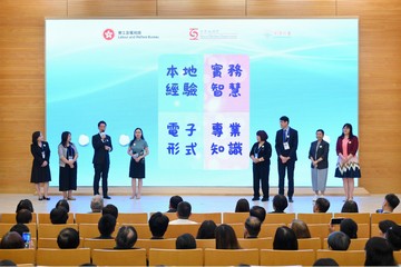 The Secretary for Labour and Welfare, Mr Chris Sun, officiated at Child Protection - Launching Ceremony of the Guide for Mandated Reporters today (July 24) to announce the official launch of the Guide for mandated reporters