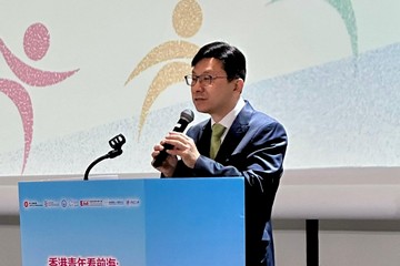 The Secretary for Labour and Welfare, Mr Chris Sun, officiated at the launch ceremony of an exchange tour to Qianhai for the Strive and Rise Programme participants today (August 18). Photo shows Mr Sun speaking at the ceremony.