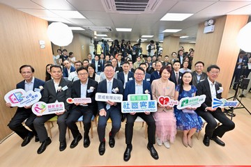 The Chief Secretary for Administration, Mr Chan Kwok-ki, today (September 15) officiated at the Ma Tau Kok Community Living Room Opening Ceremony. The Secretary for Labour and Welfare, Mr Chris Sun; the Director General of the Kowloon Sub-office of the Liaison Office of the Central People