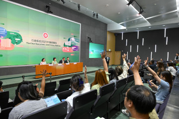 政务司司长陈国基今日(九月十九日)联同教育局局长蔡若莲博士、民政及青年事务局局长麦美娟和劳工及福利局局长孙玉菡举行记者会,阐述《行政长官2025年施政报告》有关教育、人才、劳工、青年及小区关爱措施。